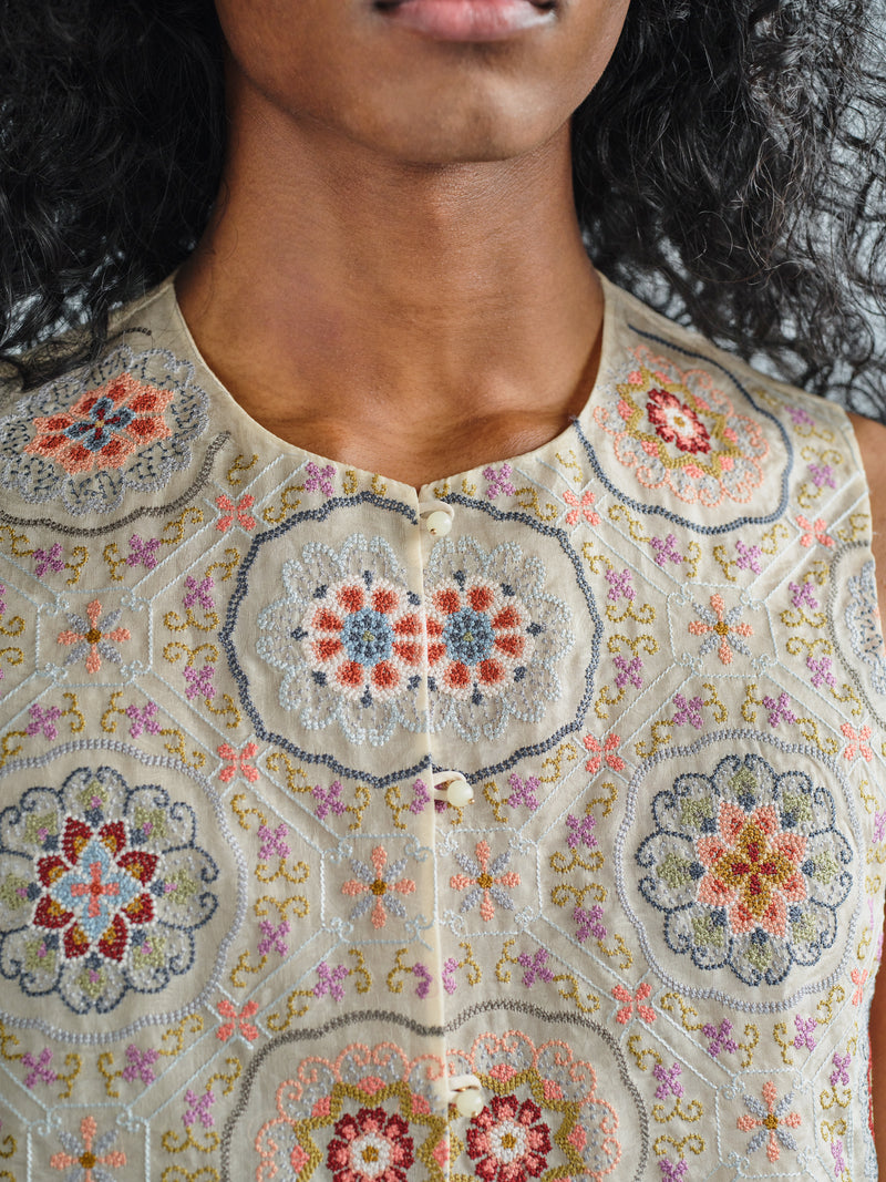 BAO XIANG FLOWER SEED STITCH SILK VEST